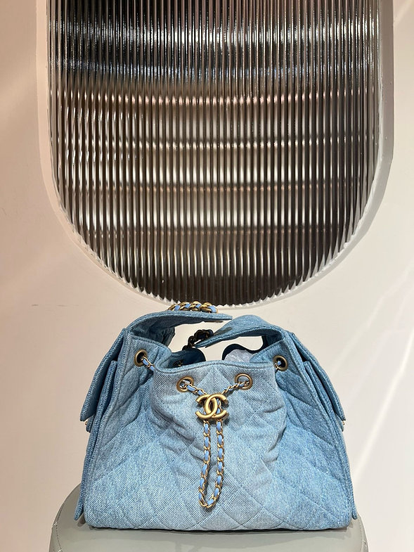 샤넬 25S 25백 미듐 블루 빈티지금장 워시드데님