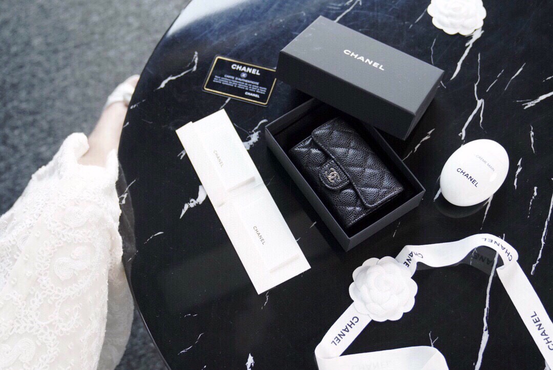 샤넬 클래식 똑딱이 카드지갑 캐비어 은장 02 AP0214