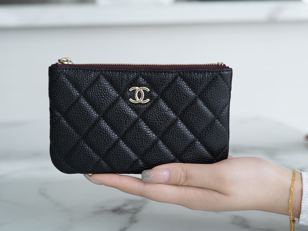 샤넬 클래식 미니 파우치 캐비어 은장 A82365