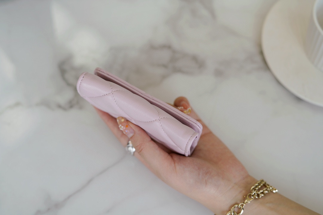 샤넬 19 플랩 카드지갑 램스킨 금장 연핑크 AP1790