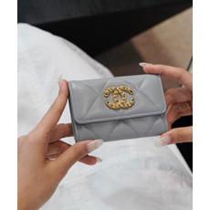 샤넬 19 플랩 카드지갑 램스킨 금장 소라 AP1790