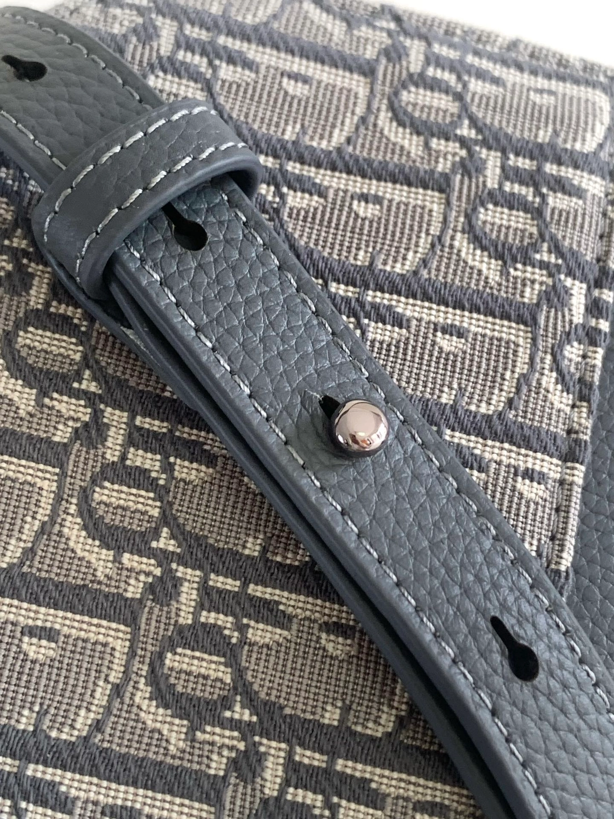 디올 새들 스트랩 파우치 메신저백 2ADCA435YKS_H12E