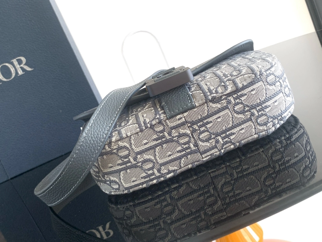 디올 새들 스트랩 파우치 메신저백 2ADCA435YKS_H12E