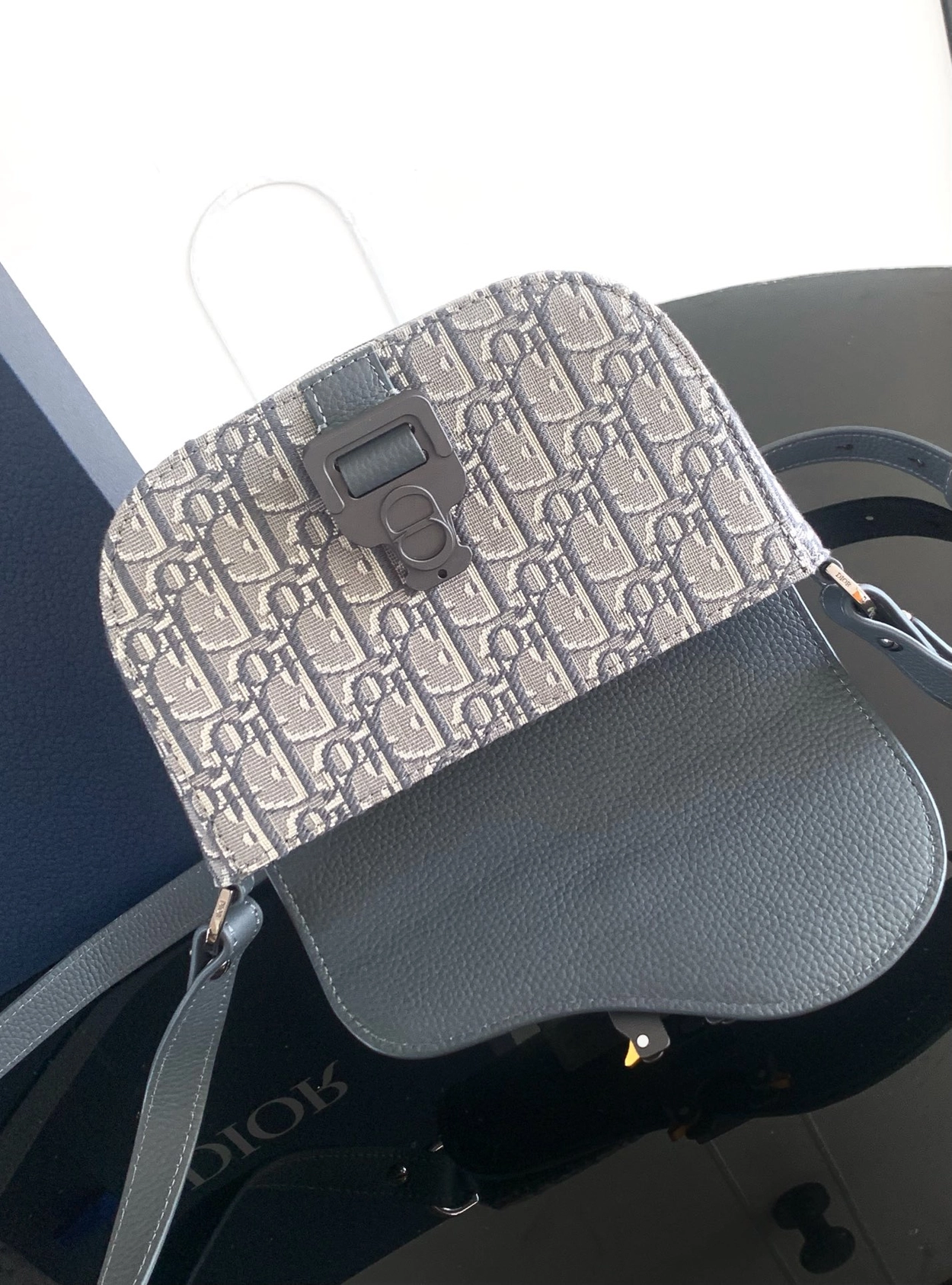 디올 새들 스트랩 파우치 메신저백 2ADCA435YKS_H12E