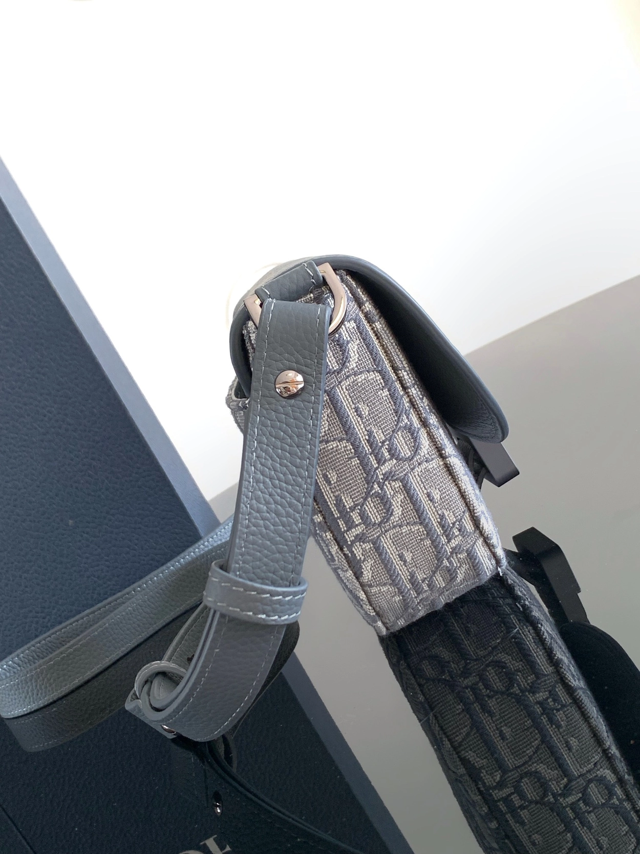 디올 새들 스트랩 파우치 메신저백 2ADCA435YKS_H12E