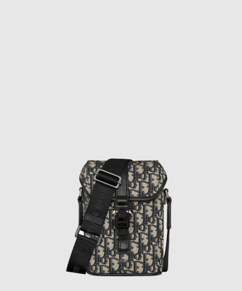 디올 Hit the Road 미니 플랩 버티컬 스트랩백 2HTCA