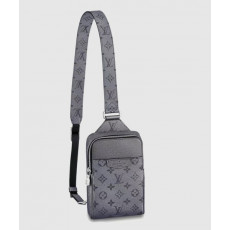 루이비통 아웃도어 슬링백 M30833