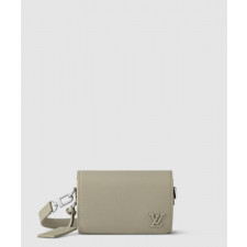 루이비통 패스트라인 웨어러블 월릿 M82281