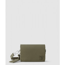 루이비통 패스트라인 웨어러블 월릿 M82086