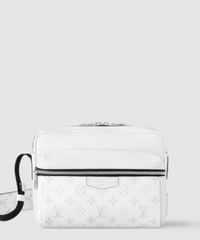 루이비통 아웃도어 메신저백 M30873