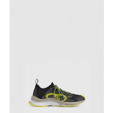 구찌 런 스니커즈 674157