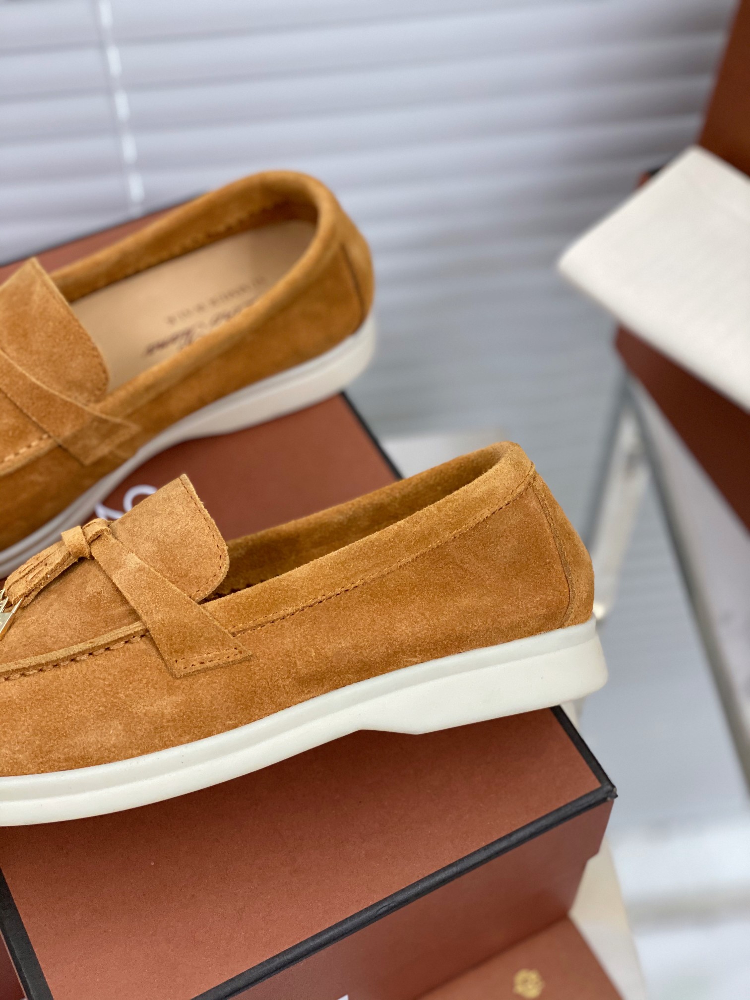 로로피아나 소가죽 스웨이드 로퍼 LORO PIANA