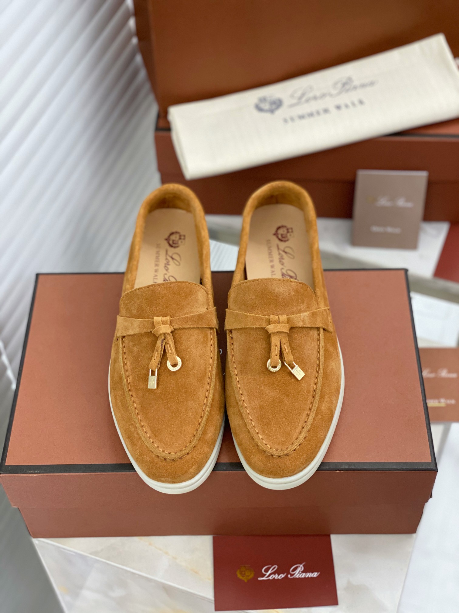 로로피아나 소가죽 스웨이드 로퍼 LORO PIANA