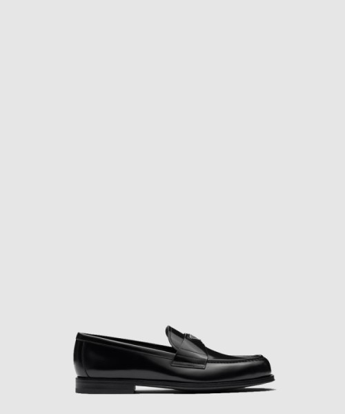 프라다 브러쉬드 가죽 로퍼 2DG149