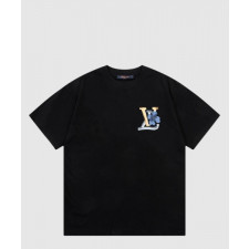 루이비통 로고 프린트 반팔