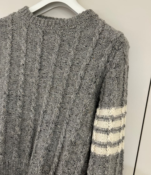 톰브라운 도니골 트위스트 케이블 클래식 크루넥 풀오버 니트 - 라이트 그레이