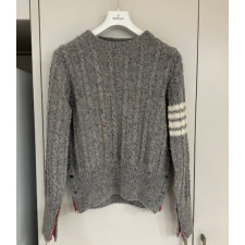 톰브라운 도니골 트위스트 케이블 클래식 크루넥 풀오버 니트 - 라이트 그레이