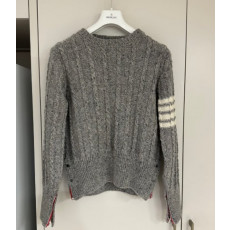 톰브라운 도니골 트위스트 케이블 클래식 크루넥 풀오버 니트 - 라이트 그레이