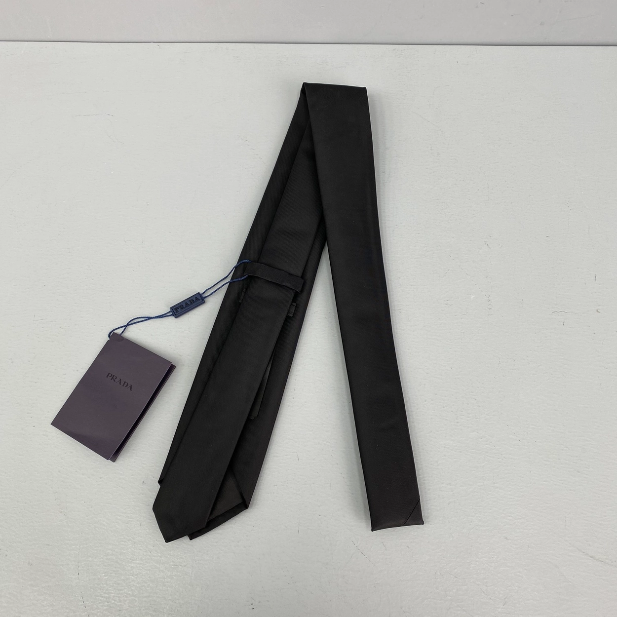 프라다 삼각 로고 넥타이