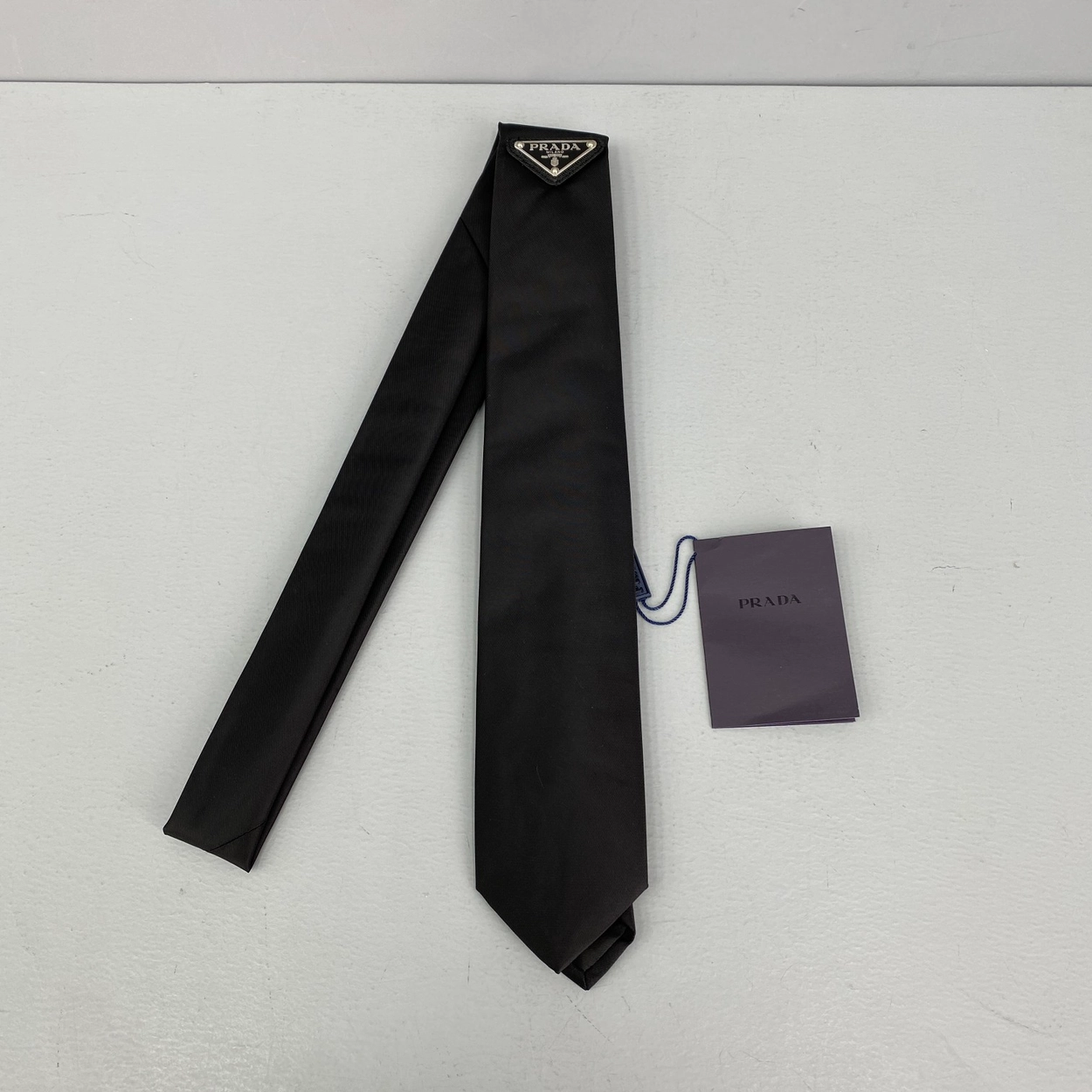 프라다 삼각 로고 넥타이