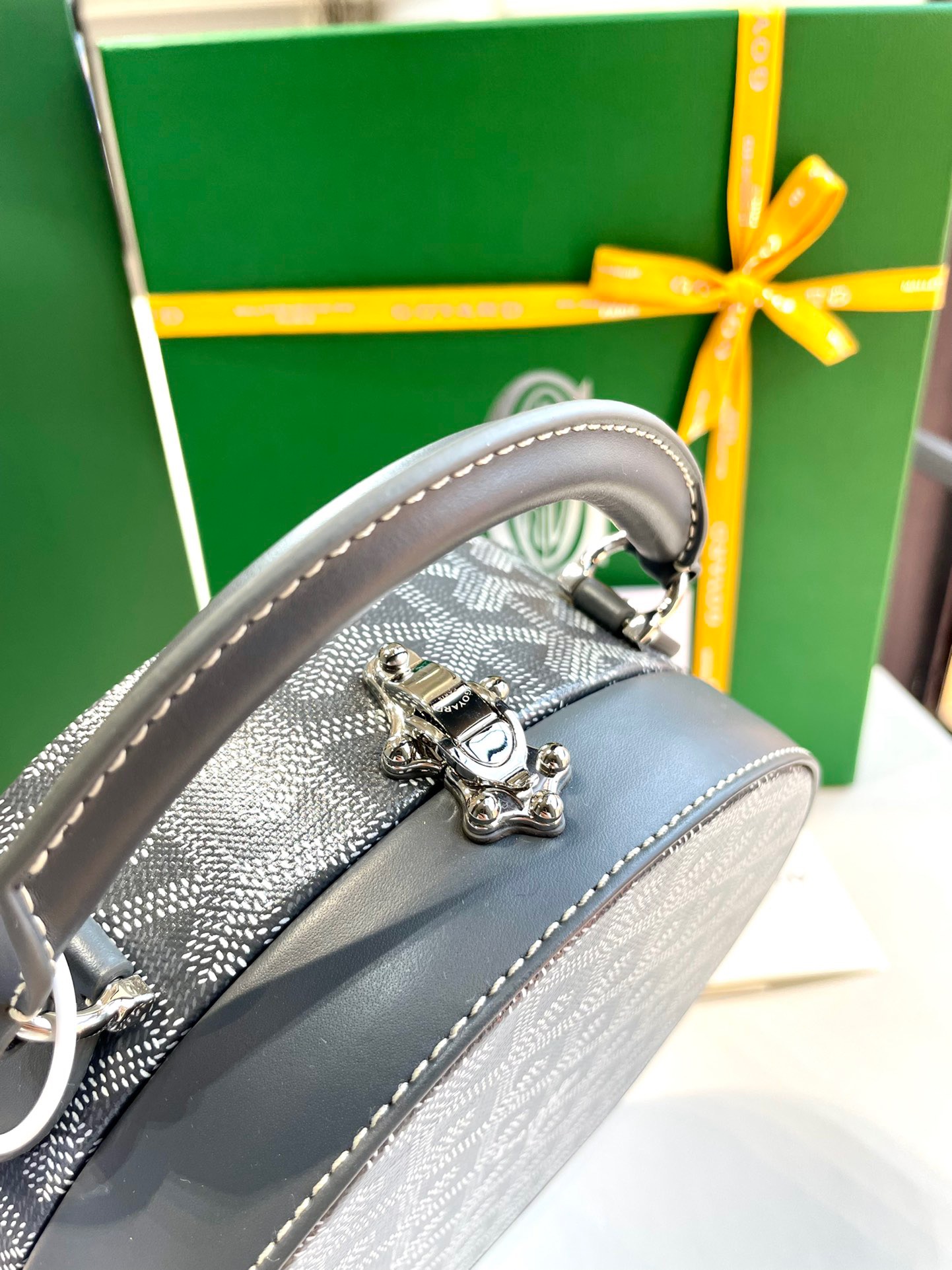 고야드 알토 후드백 그레이