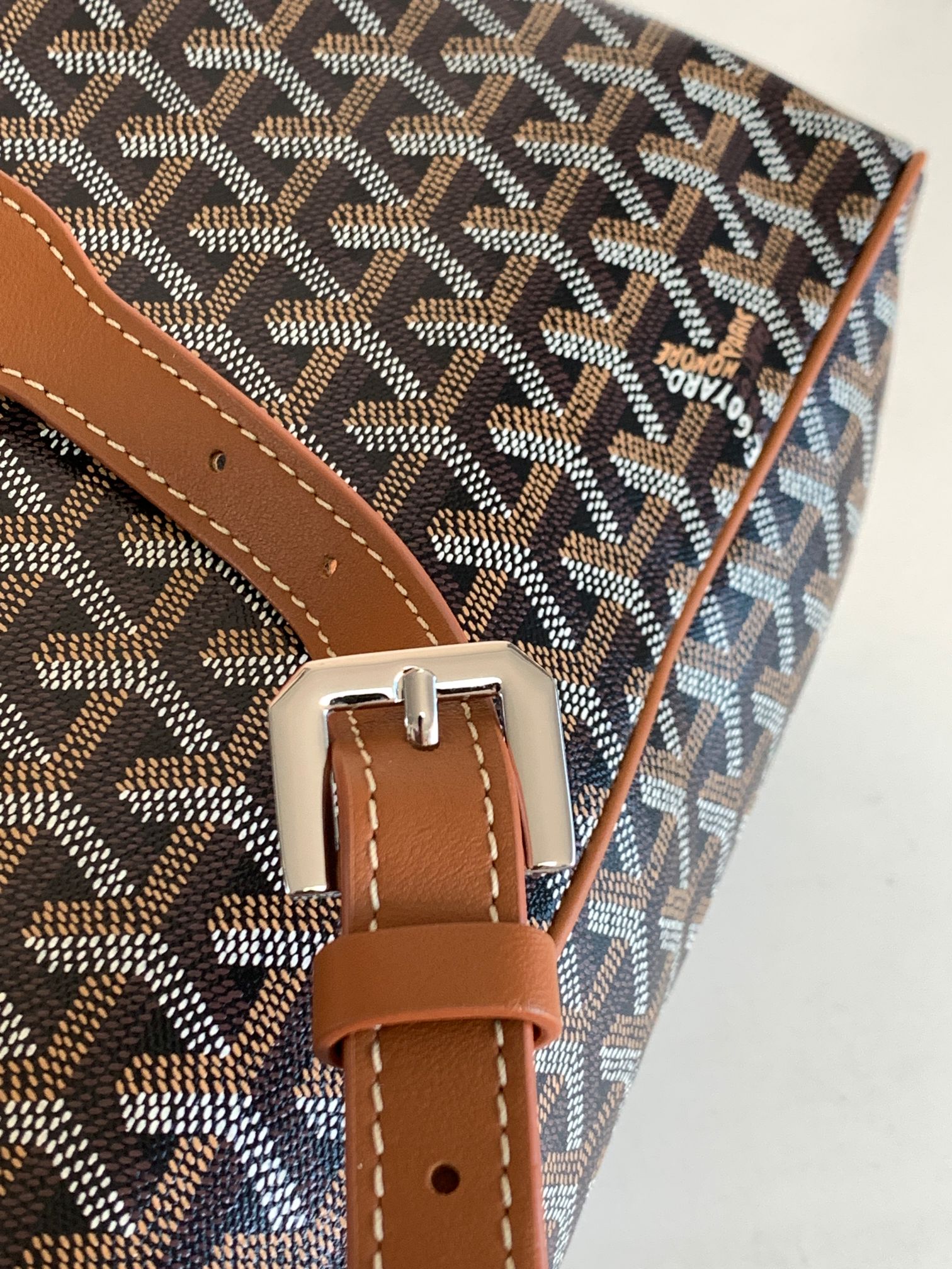 고야드 볼테르 토트백 블랙 탄