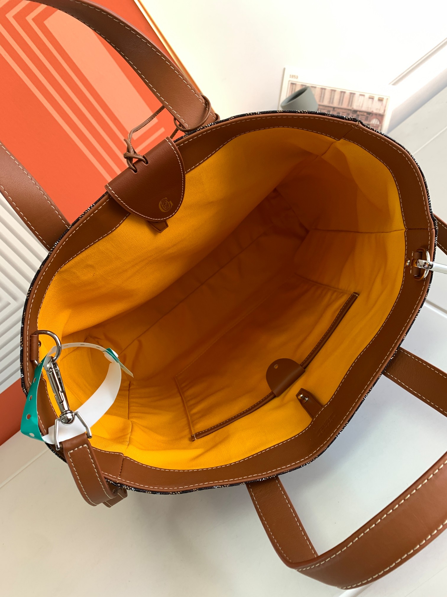 고야드 볼테르 토트백 블랙 탄