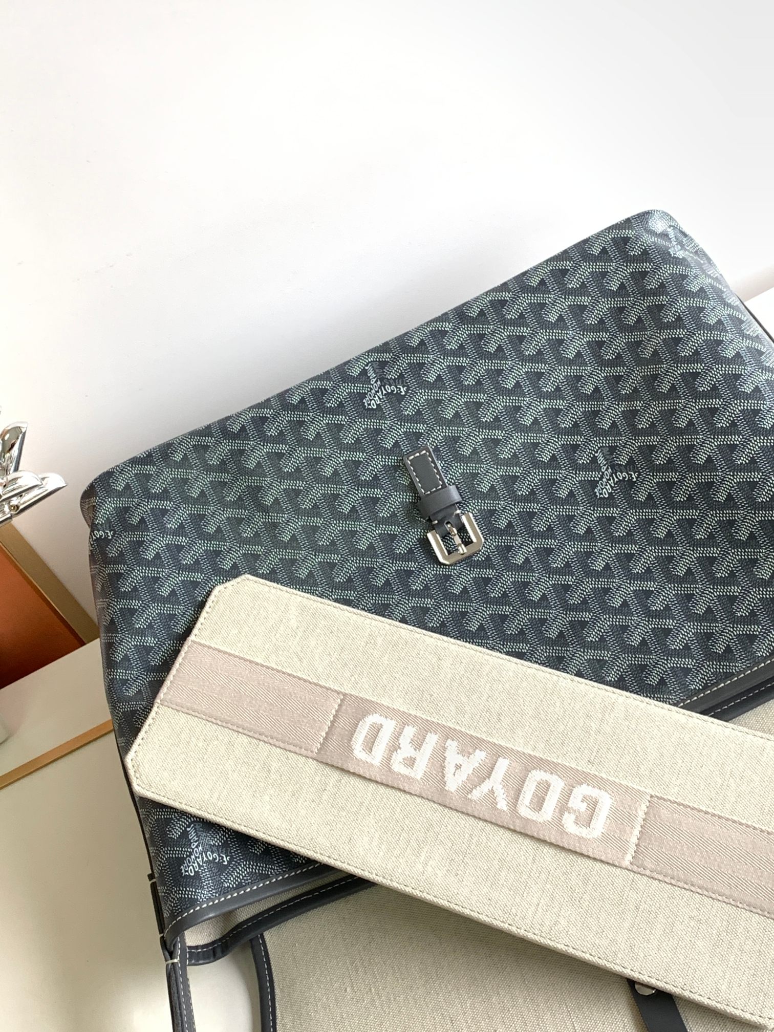 고야드 카페티엔 메신저백 MM 그레이