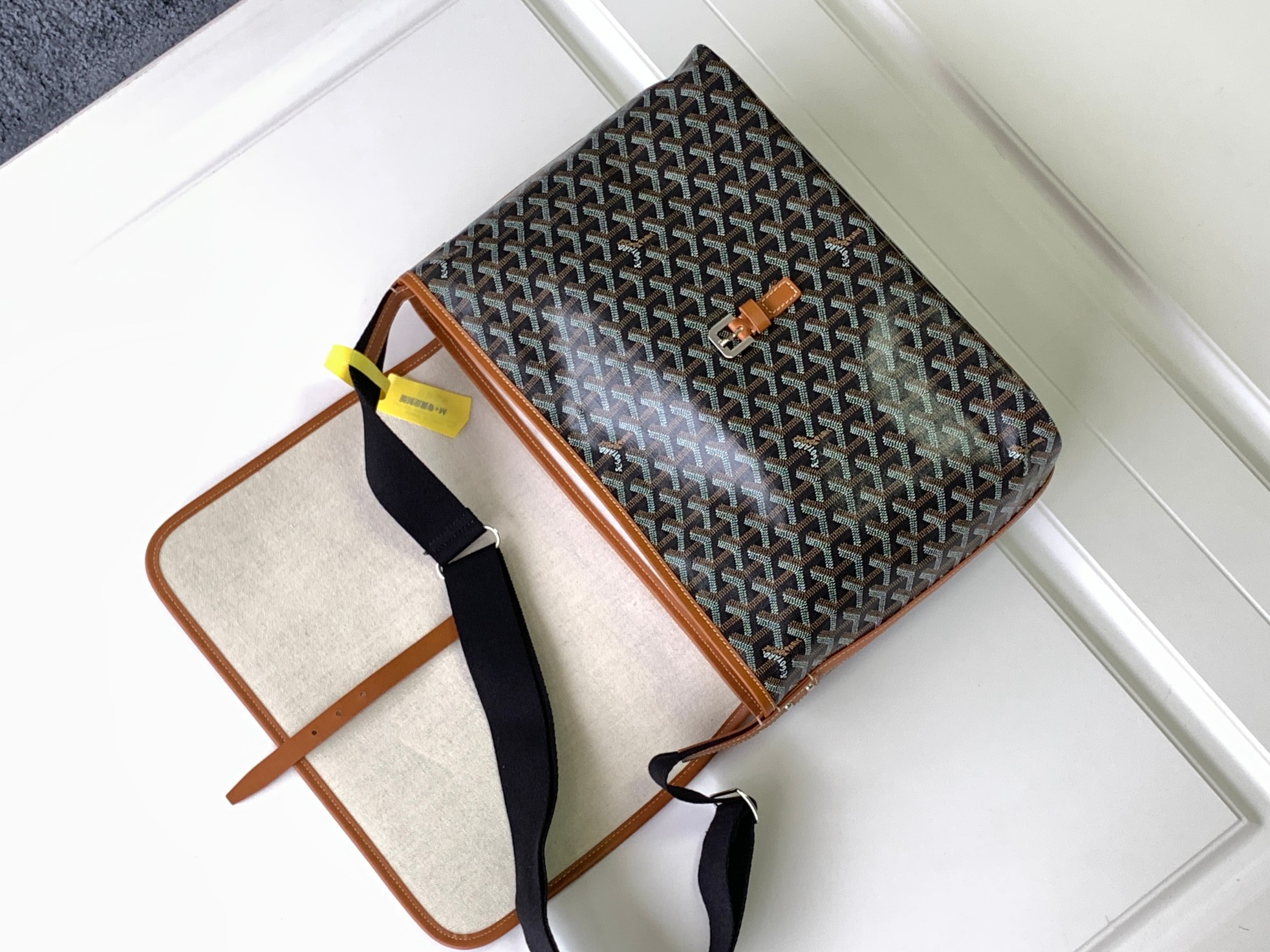 고야드 카페티엔 메신저백 MM 블랙 탄