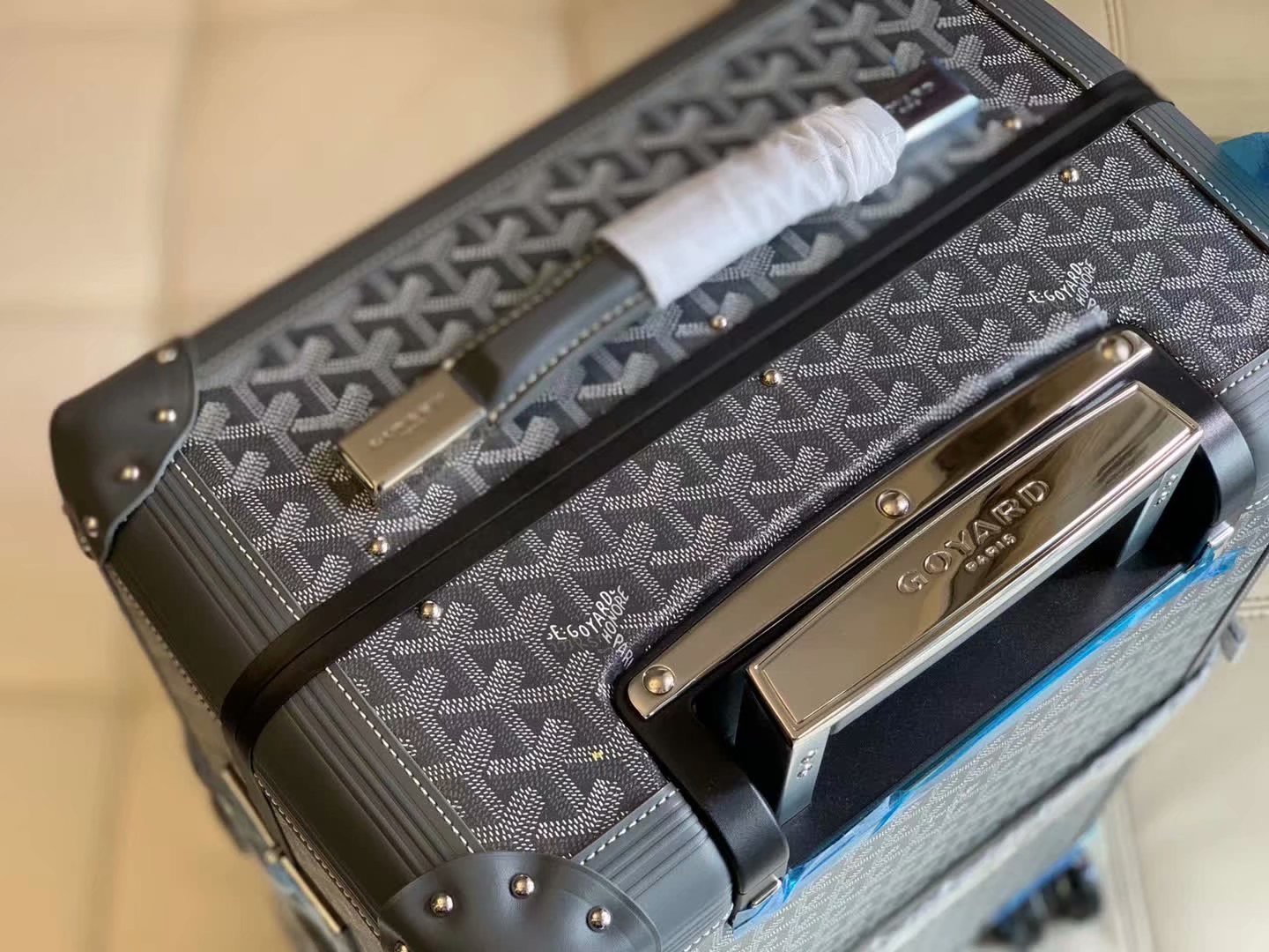 고야드 캐리어 그레이