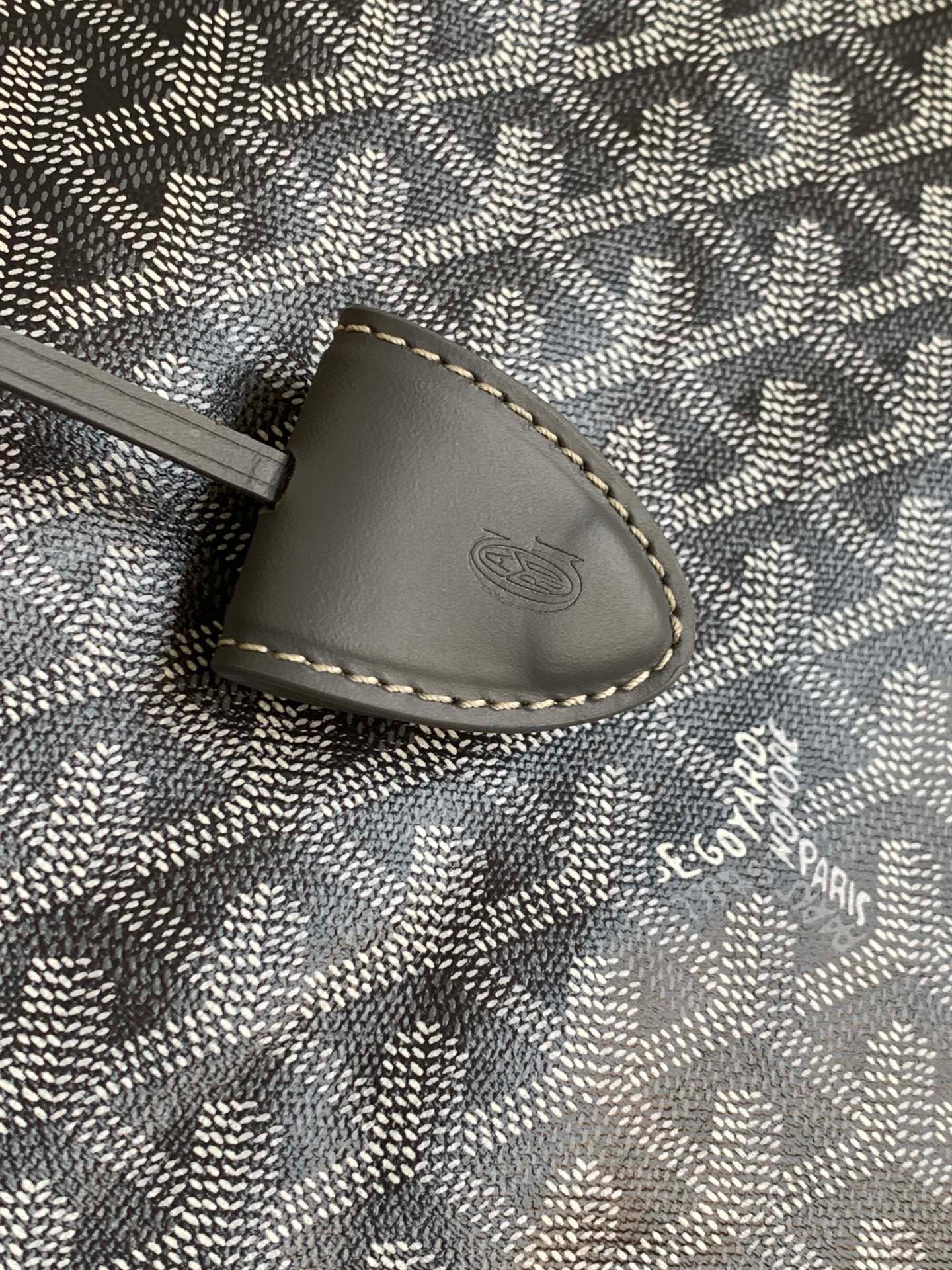 고야드 벨샤스 그레이