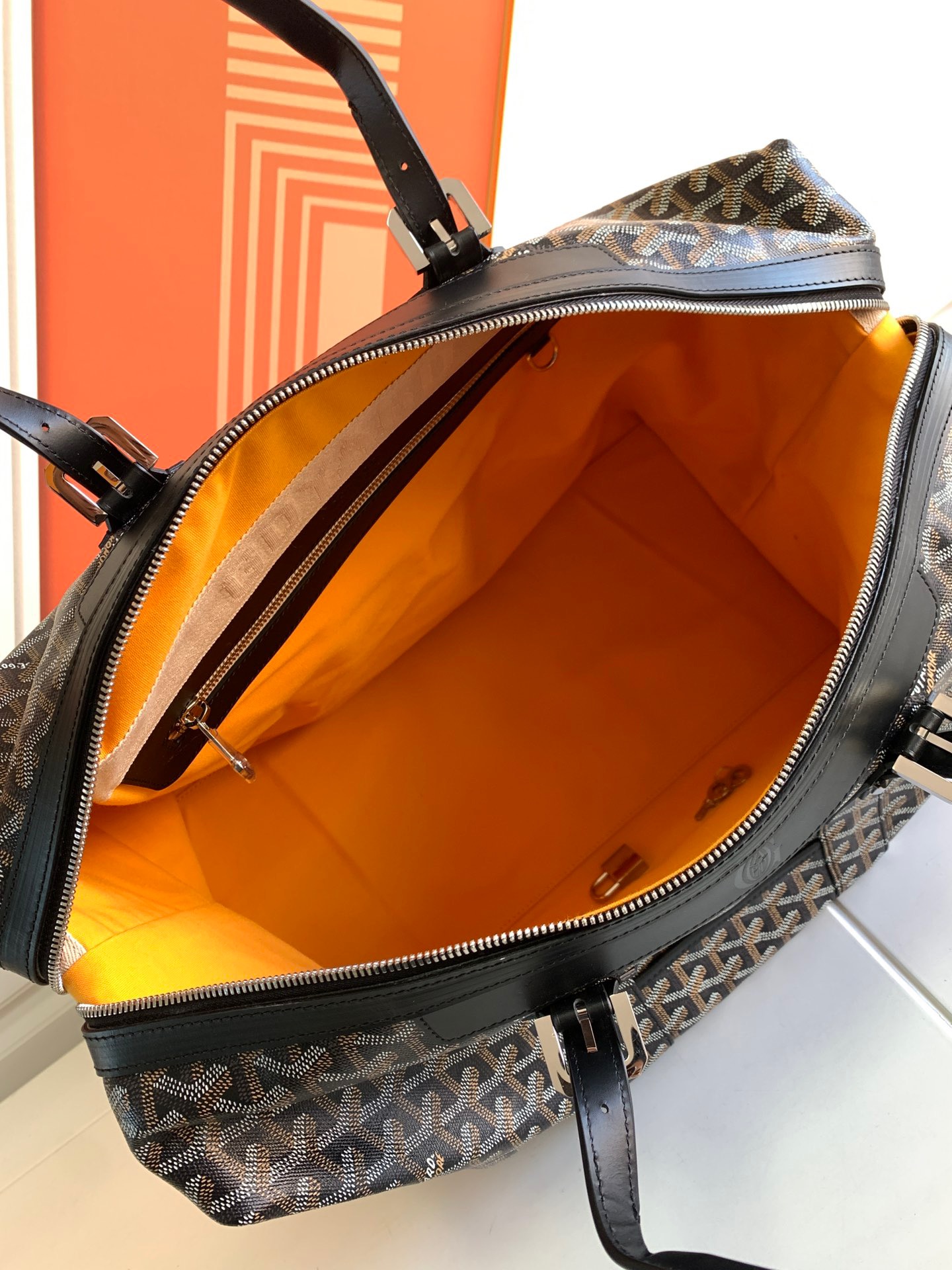 고야드 모노그램 트래블백 블랙