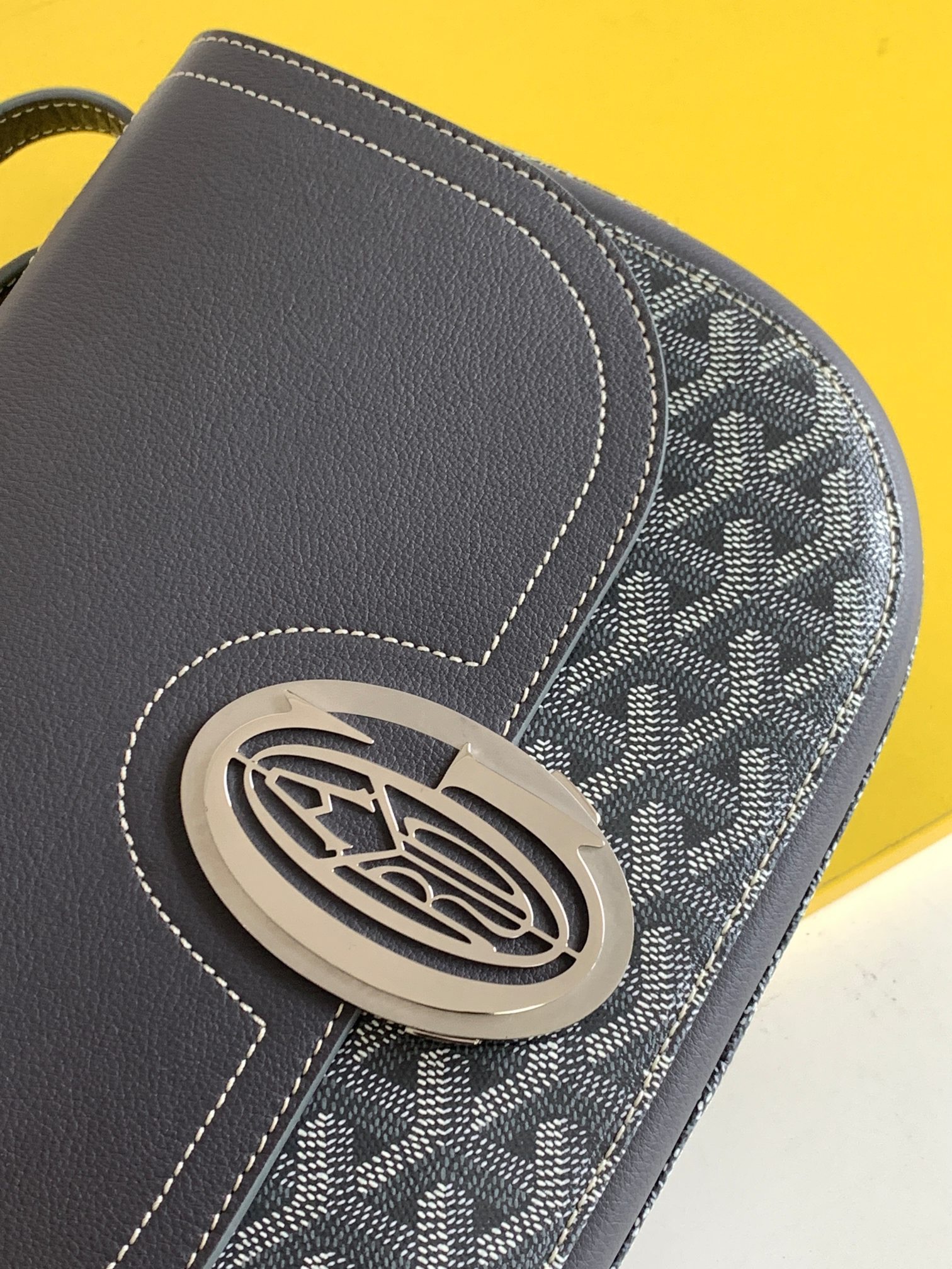 고야드 233 숄더백 블랙