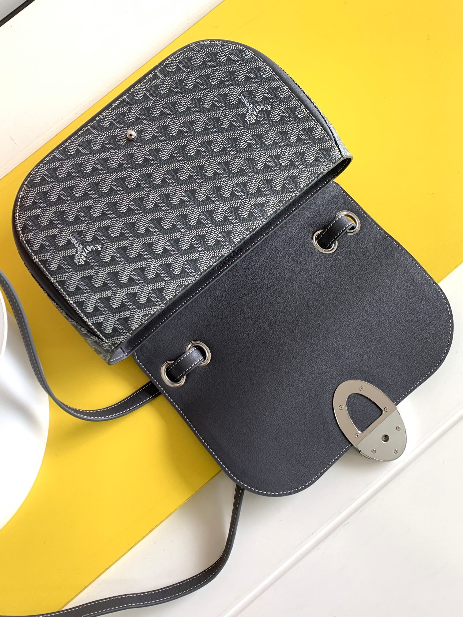 고야드 233 숄더백 블랙