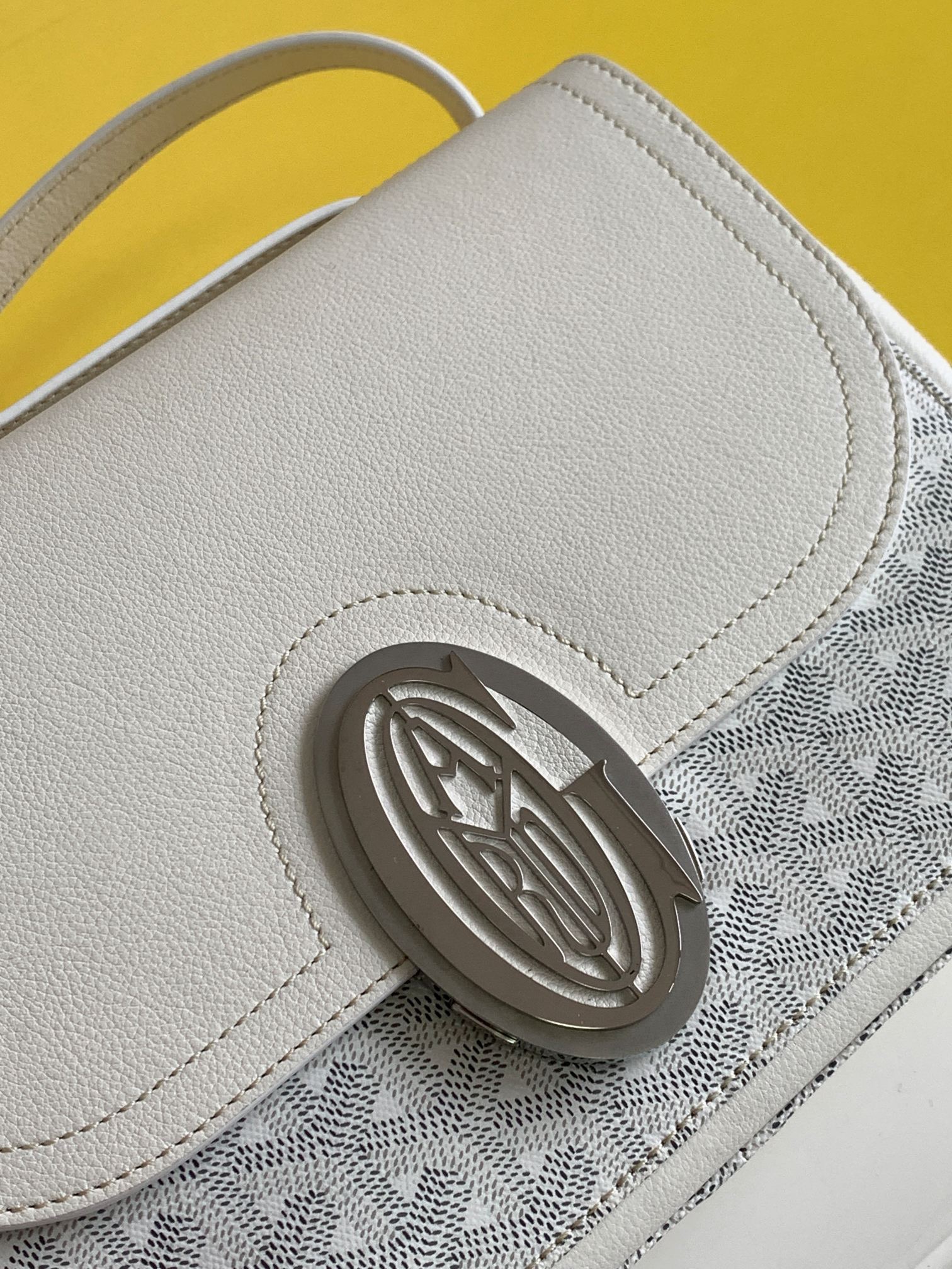 고야드 233 숄더백 화이트