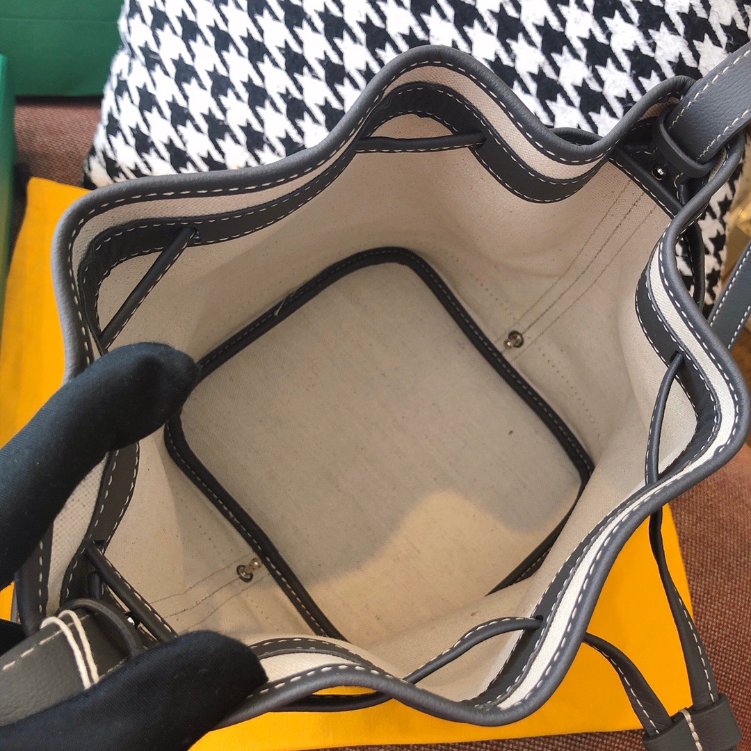 고야드 쁘띠플로 버킷백 그레이