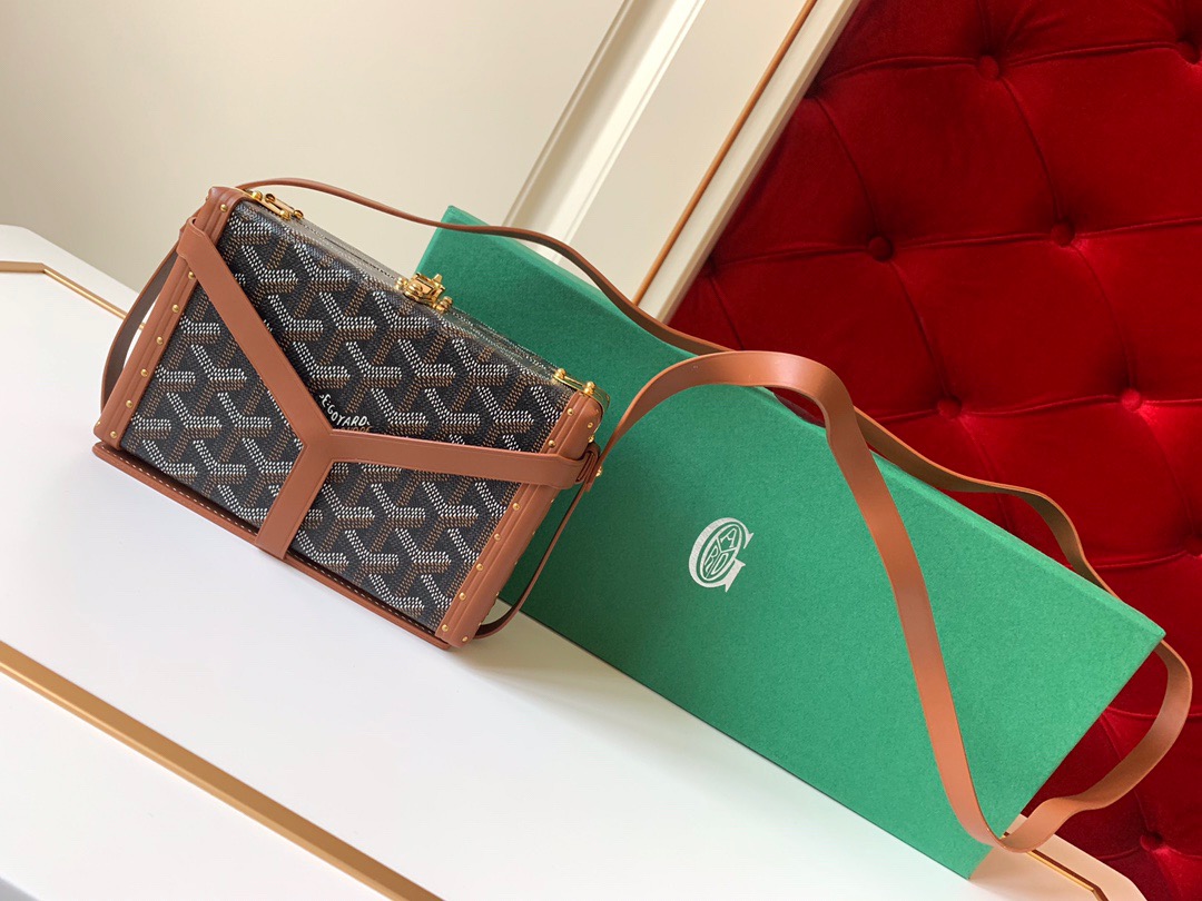 고야드 19FW 트렁크 스트랩백 블랙 탄