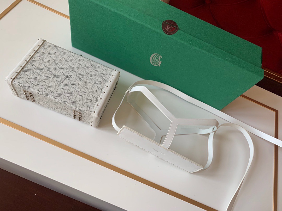 고야드 19FW 트렁크 스트랩백 화이트