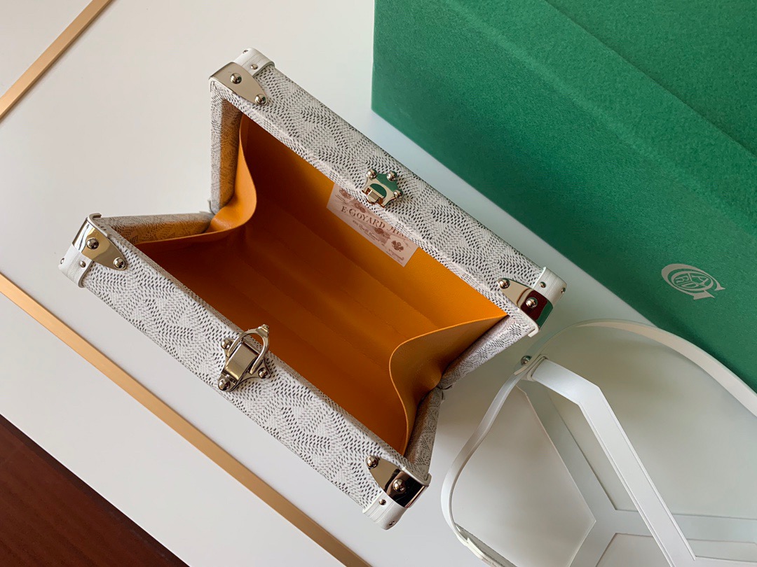 고야드 19FW 트렁크 스트랩백 화이트