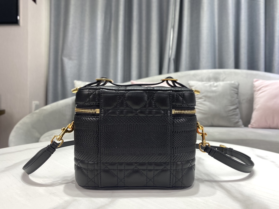 디올 레이디 트래블 베니티 케이스 블랙