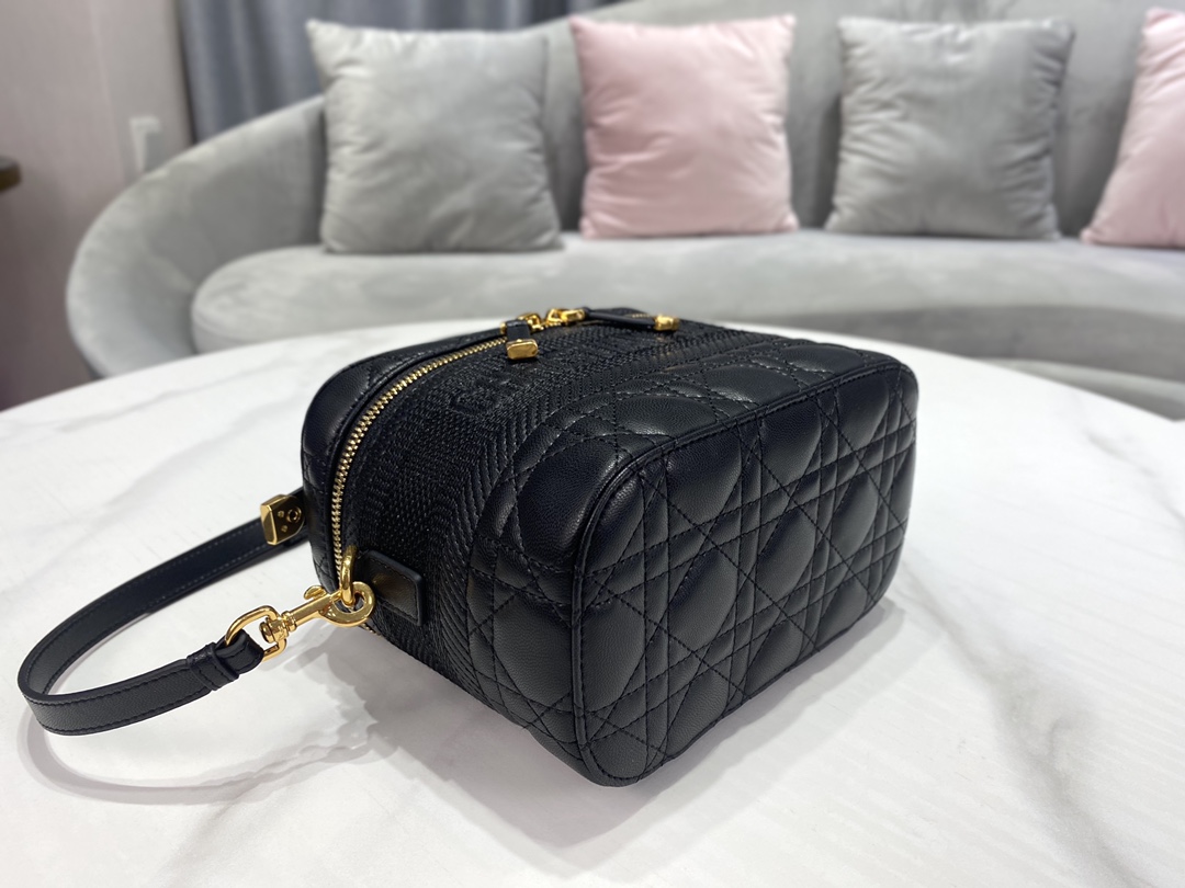 디올 레이디 트래블 베니티 케이스 블랙