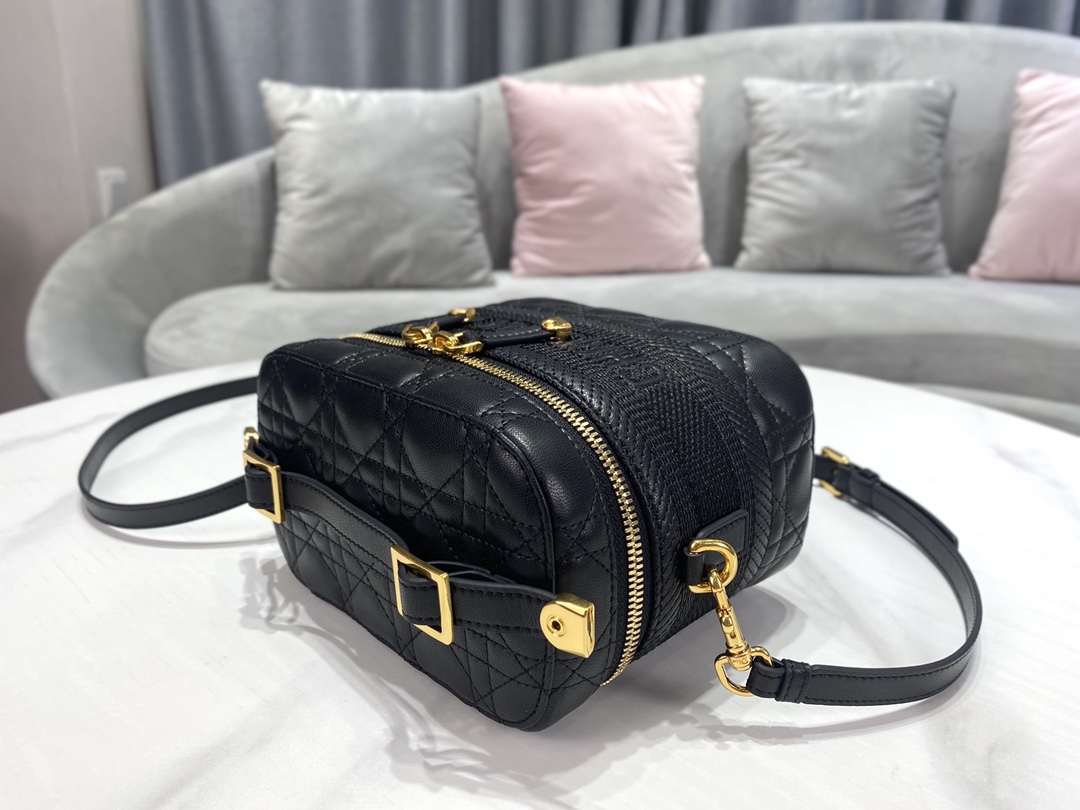 디올 레이디 트래블 베니티 케이스 블랙