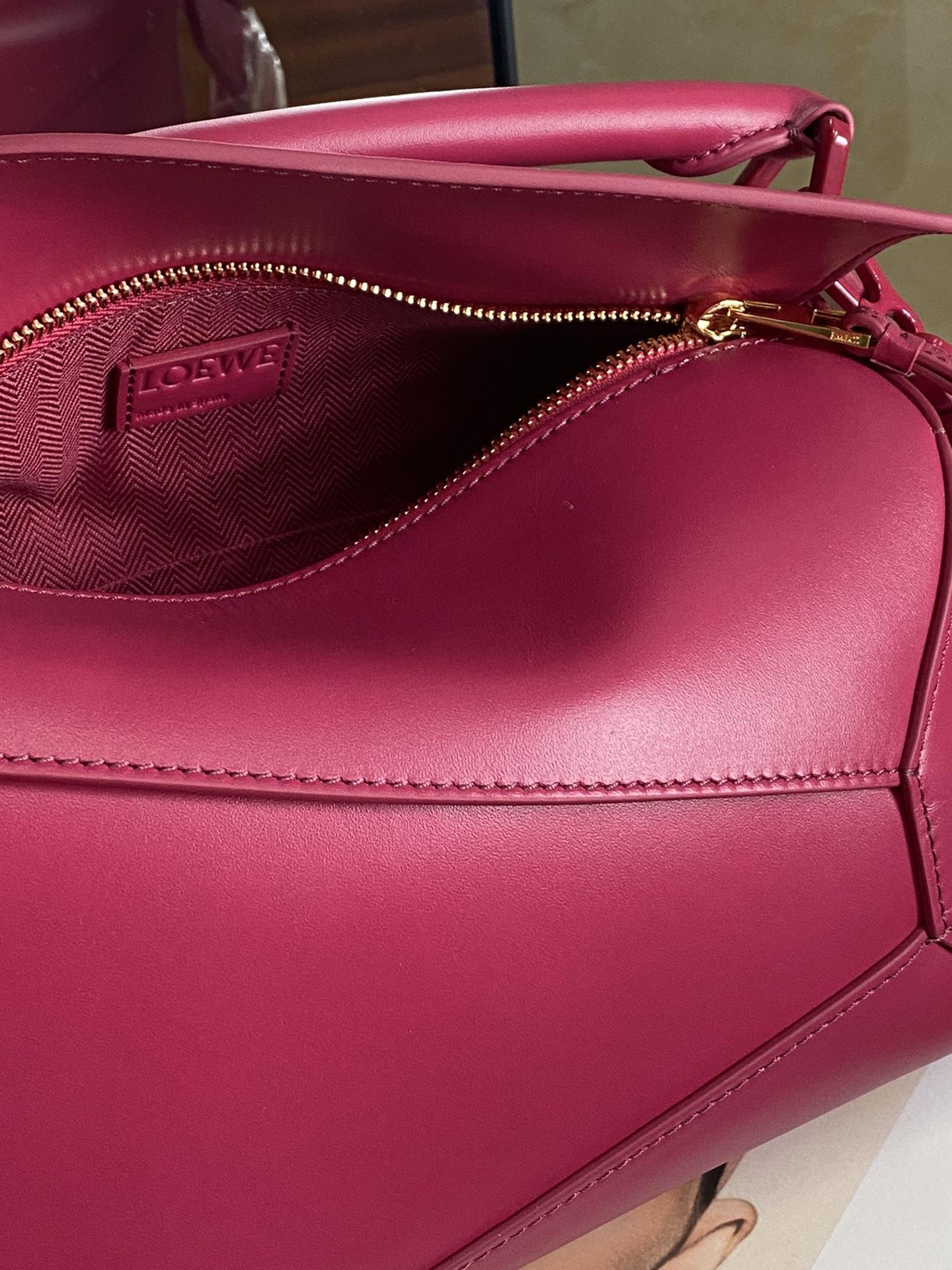 로에베 사틴 스몰 퍼즐 엣지 백 핑크