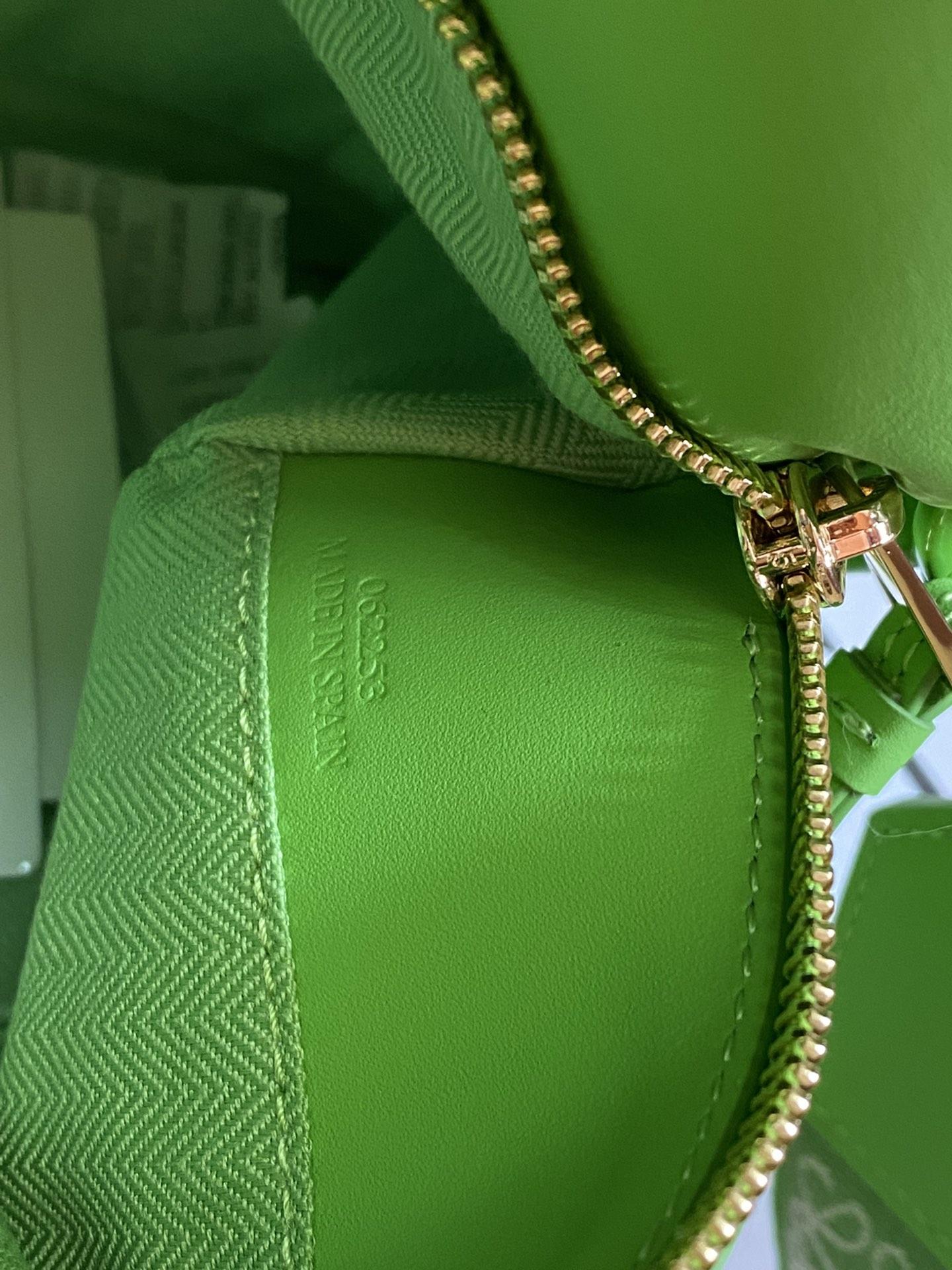 로에베 사틴 스몰 퍼즐 엣지 백 그린