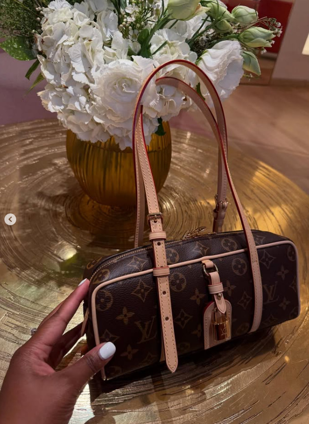 루이비통 행 온 (Hang On) 26 x 11.5 x 6.5 cm