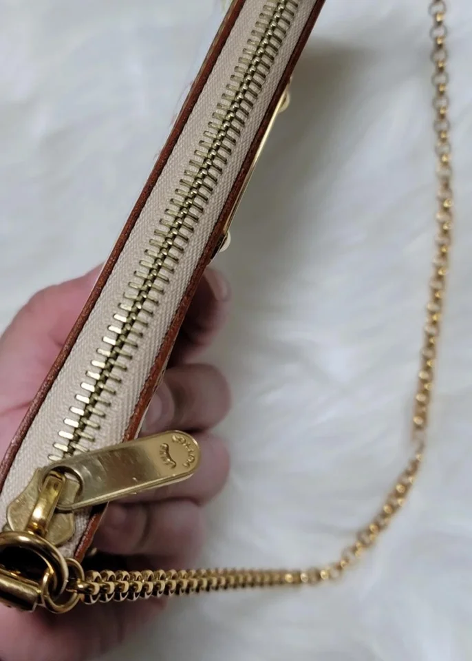 루이비통 멀티 컬러 밀라 포쉐트 포체 체인 파우치 사이즈 : 20 X 10.5 cm