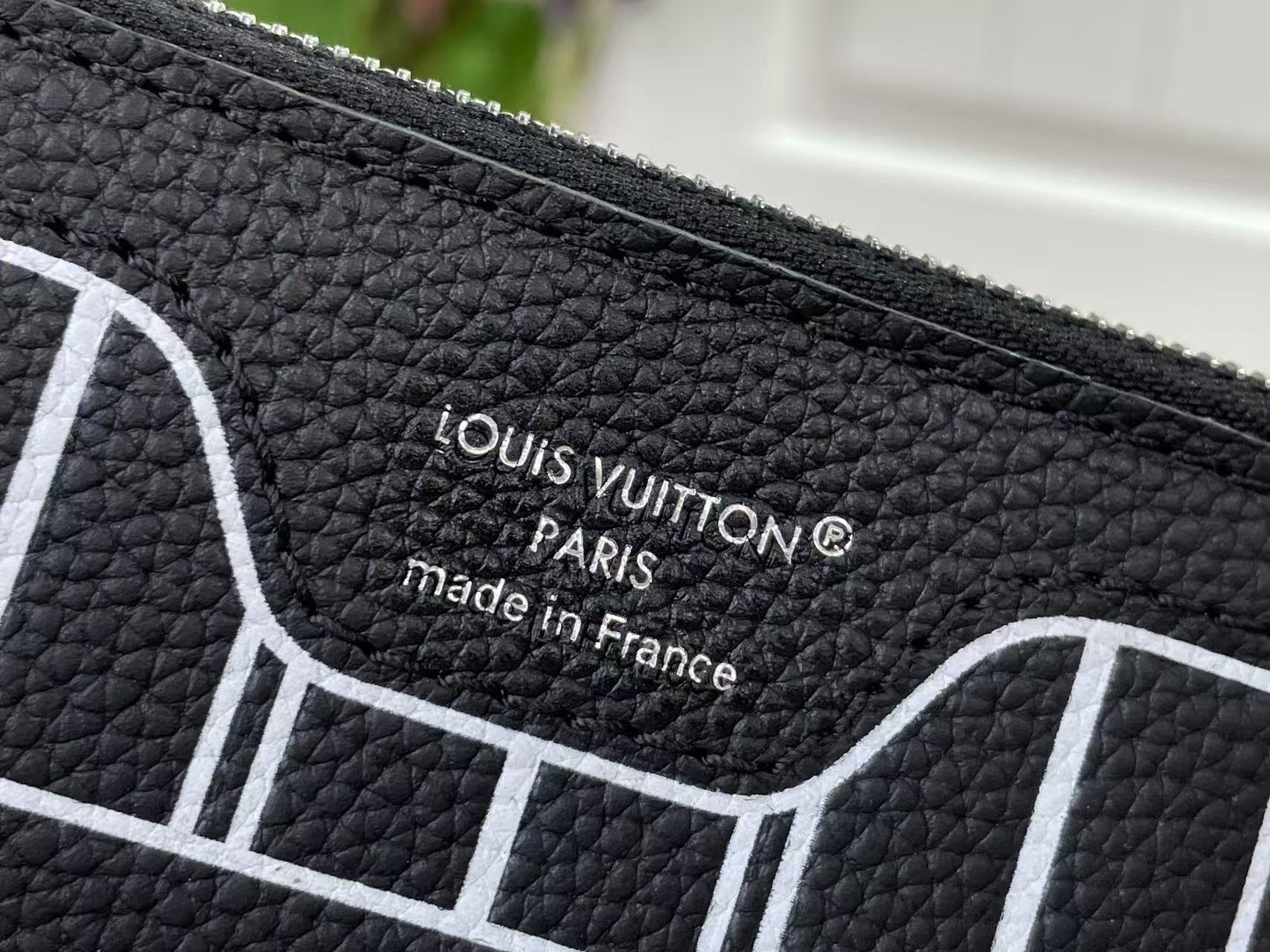 루이비통 네버풀 반둘리에 인사이드 아웃 BB 26.5 x 16.5 x 11 cm