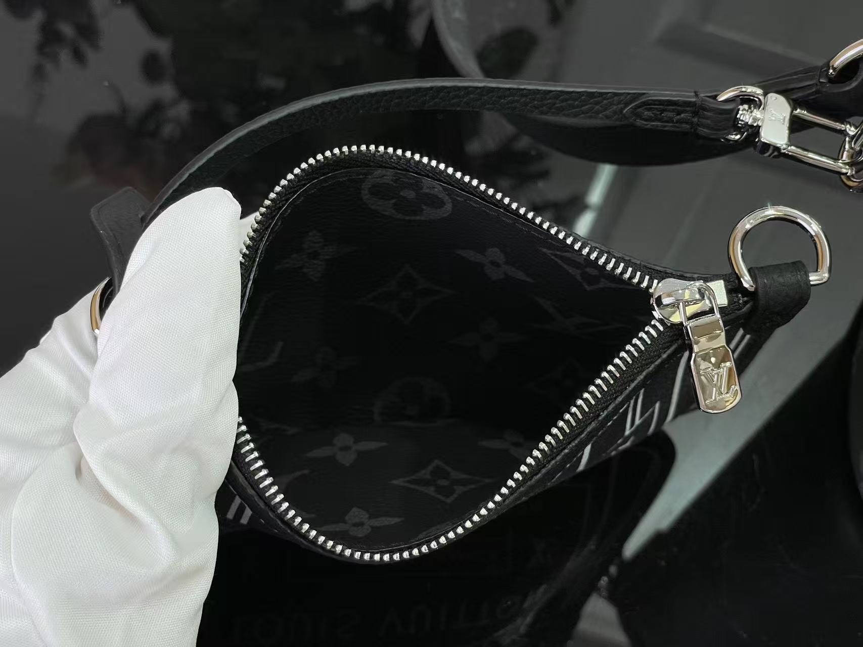 루이비통 네버풀 반둘리에 인사이드 아웃 BB 26.5 x 16.5 x 11 cm