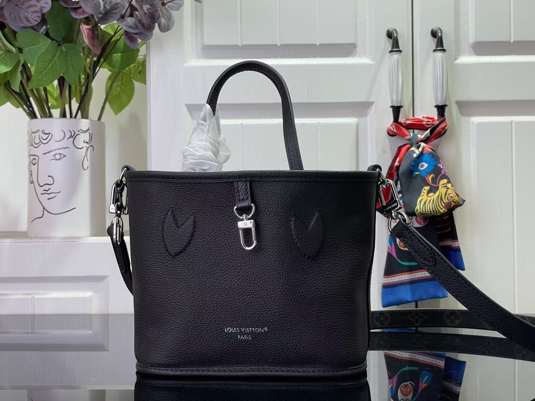 루이비통 네버풀 반둘리에 인사이드 아웃 BB 26.5 x 16.5 x 11 cm