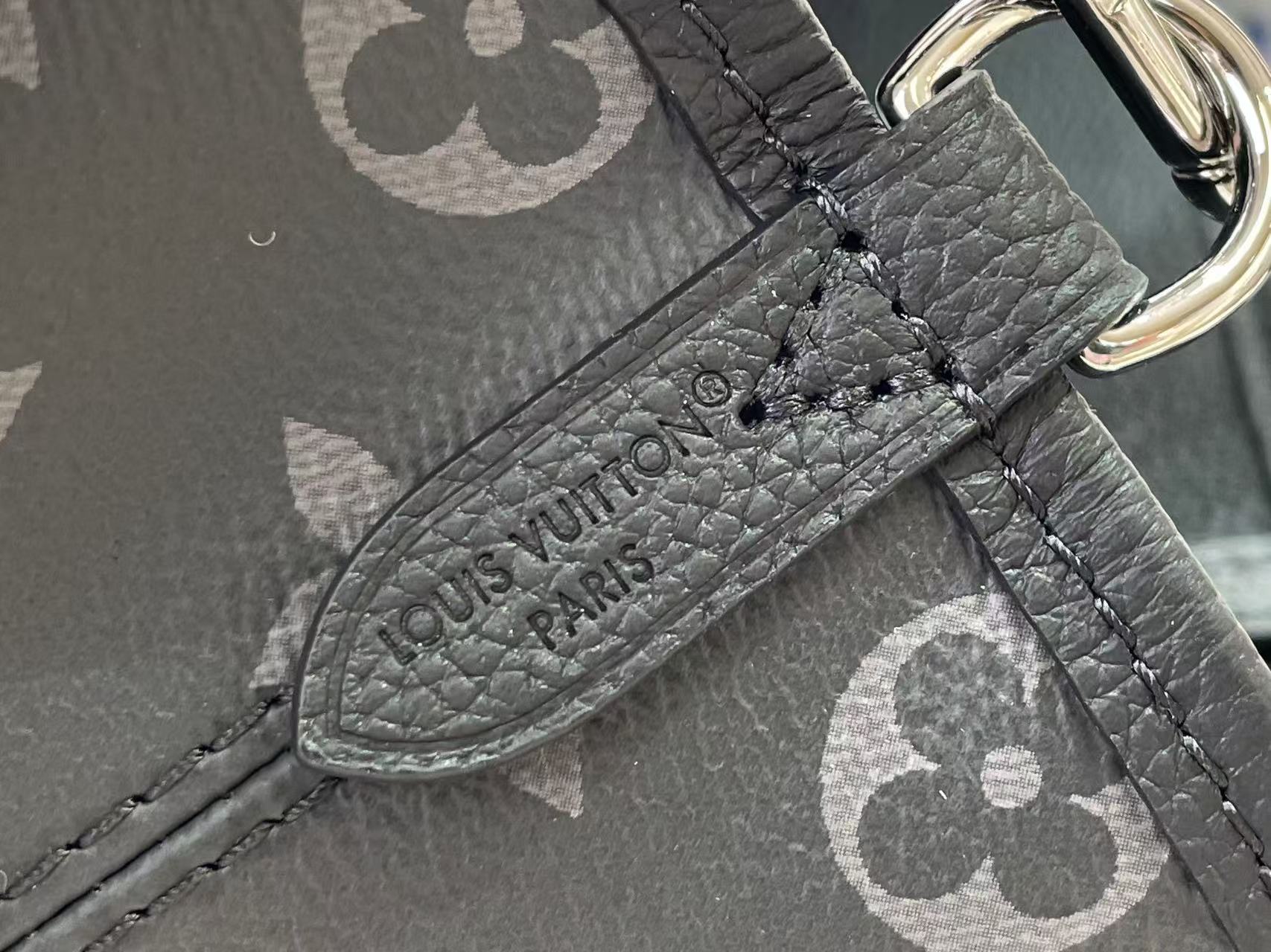 루이비통 네버풀 반둘리에 인사이드 아웃 BB 26.5 x 16.5 x 11 cm